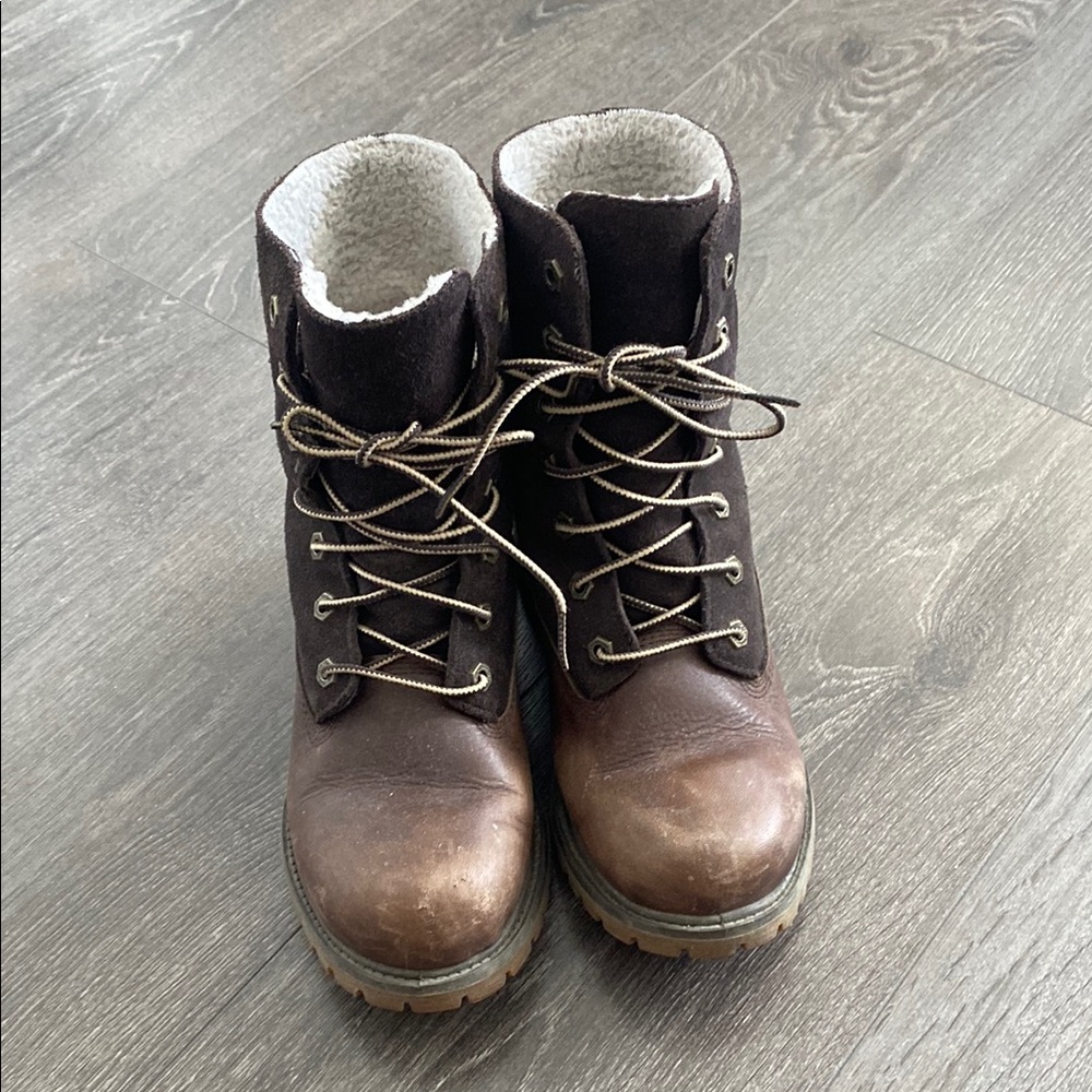 Timberland Brown Lace-Up Boots with Fur Lining